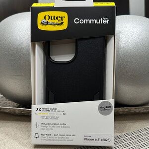 OtterBox Commuter Series Black Case for iPhone 17
